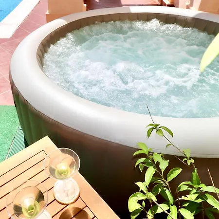 Larimar 4b Sea Views Jacuzzi Sauna & Saline Pool 贝纳尔马德纳